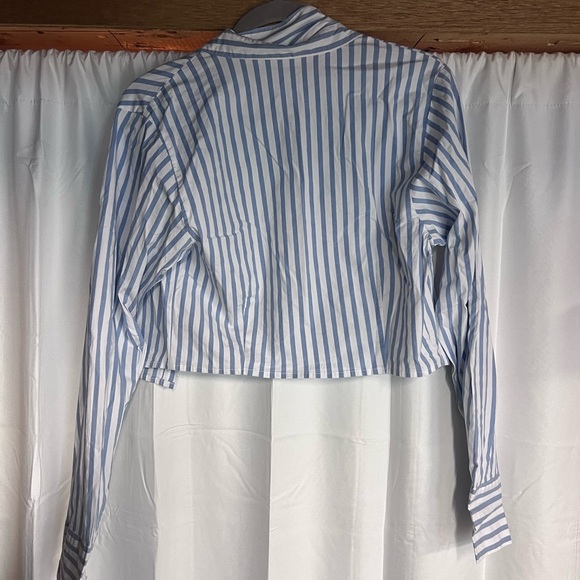 Abercrombie cropped button up - Picture 2 of 3